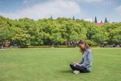如何在大學(xué)校園內(nèi)學(xué)習(xí)英語？